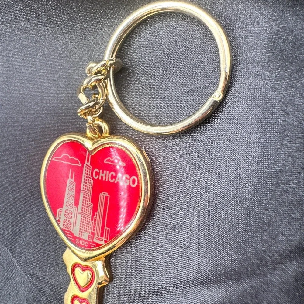 Vintage Y2K Chicago Gold Tone Red Enamel Heart Key Keychain Classic Jewelry Boho